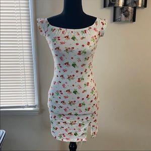 ❤️Strawberry print dress, XSmall stretchy fabric, front slit. NWOT